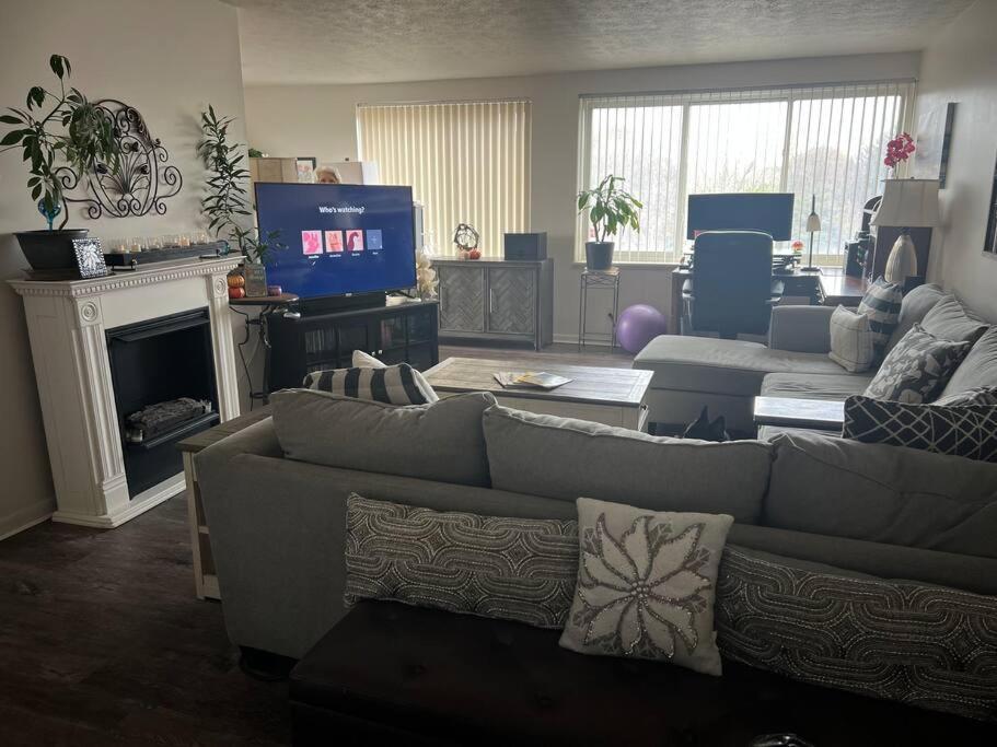 Brighton 5Th Floor Condo With Resort Amenities Рочестер Экстерьер фото