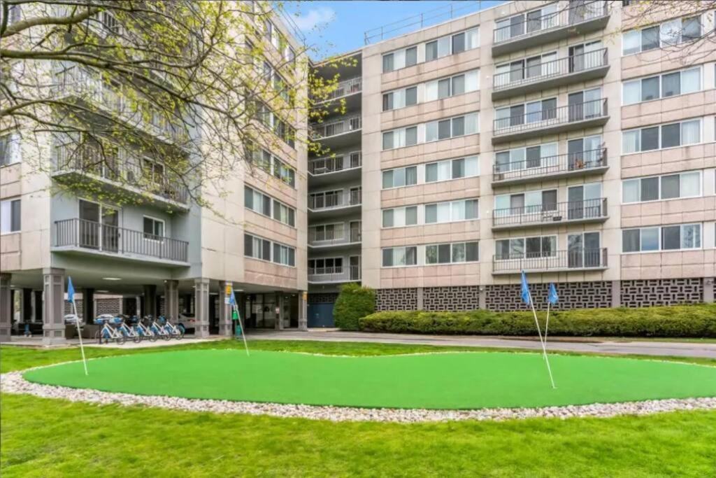 Brighton 5Th Floor Condo With Resort Amenities Рочестер Экстерьер фото